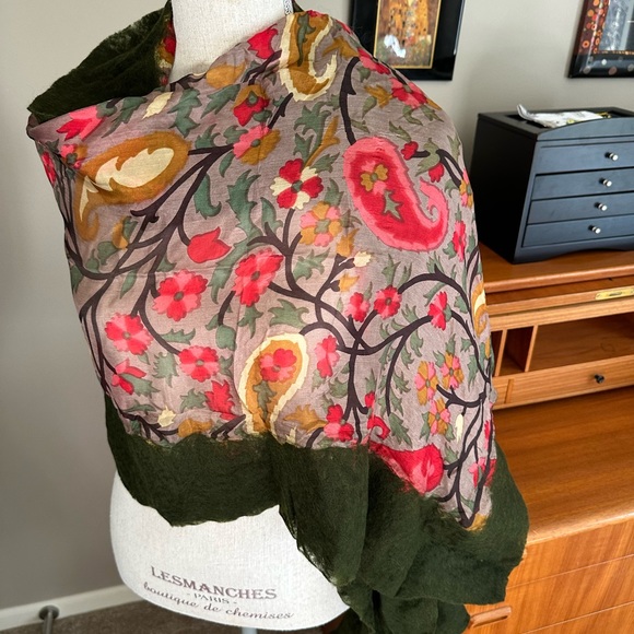 Beautiful silk and felt wrap, scarf, new - Picture 6 of 7